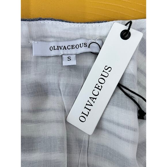 Olivaceous Striped Cap Sleeve V-Neck Tie Front Cropped Top White/Gray Small NWT - Picture 5 of 6